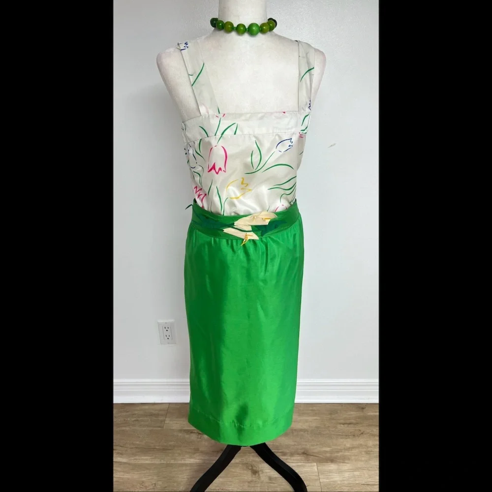 Vintage Green Satin Midi Skirt w Floral Top & Statement Belt – 60s Inspired - Picture 5 of 16